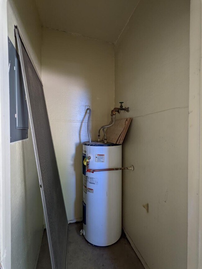 Building Photo - 12221 W Bell Rd