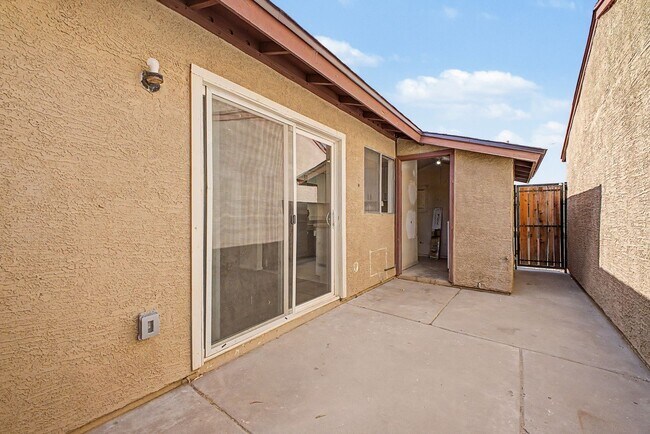 Building Photo - Remodeled 2 bedroom 2 bathroom