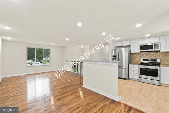 Building Photo - 8461 Yellow Leaf Ct
