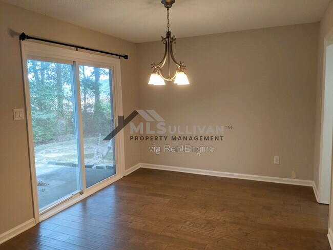 Building Photo - 4101 Five Oaks Dr
