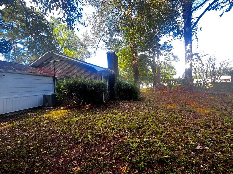 Building Photo - 4602 Norwich Rd