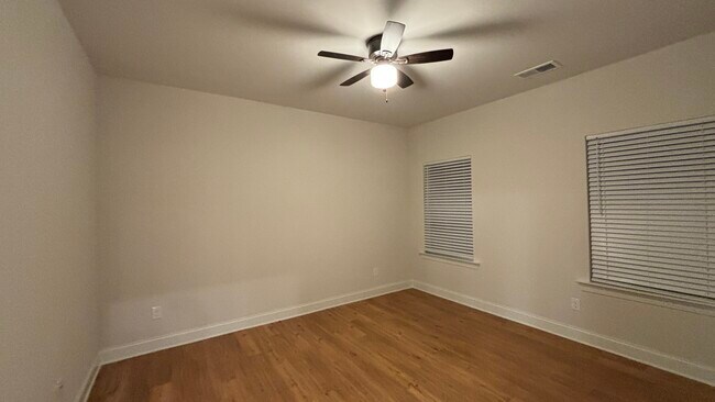 Building Photo - 4817 Victoria Ave