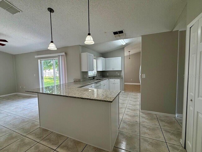 Building Photo - 305 Colonade Ct