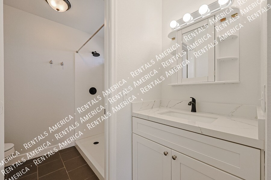 Building Photo - 4018 W Camino Vivaz
