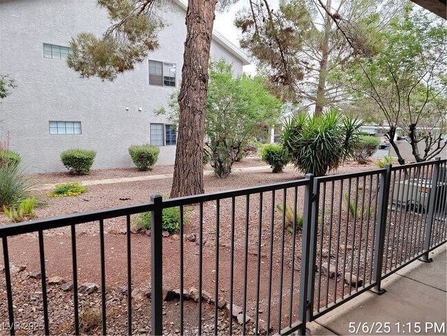Building Photo - 2815 Blue Bonnet Dr