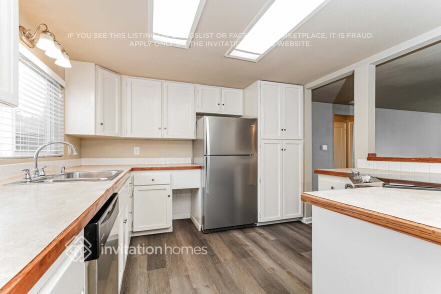 Building Photo - 2735 Locust Ave W