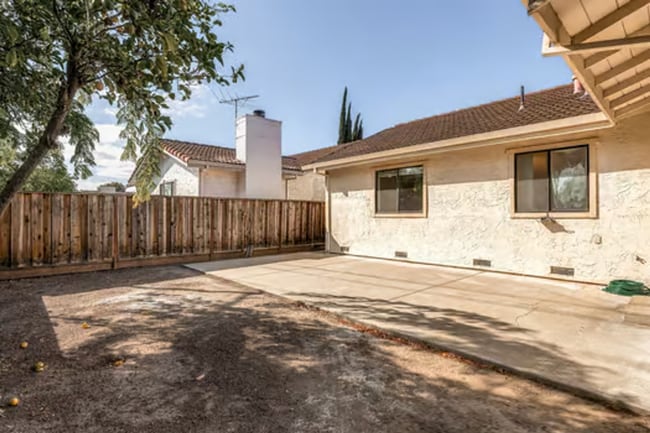 Building Photo - 161 Bender Cir