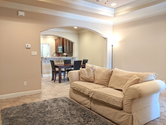 Building Photo - 3 Bed 3 Bath Townhome in Summit Crossing for Fall 2026 Move In!