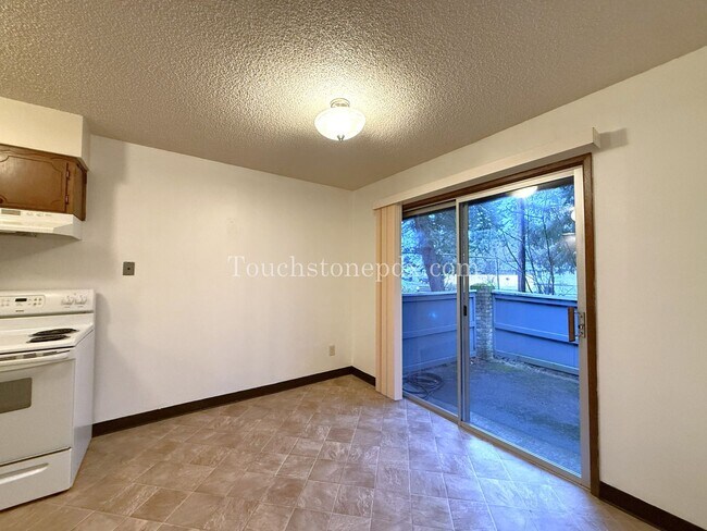 Building Photo - Cozy 2BD Apartment with Patio, East Portland