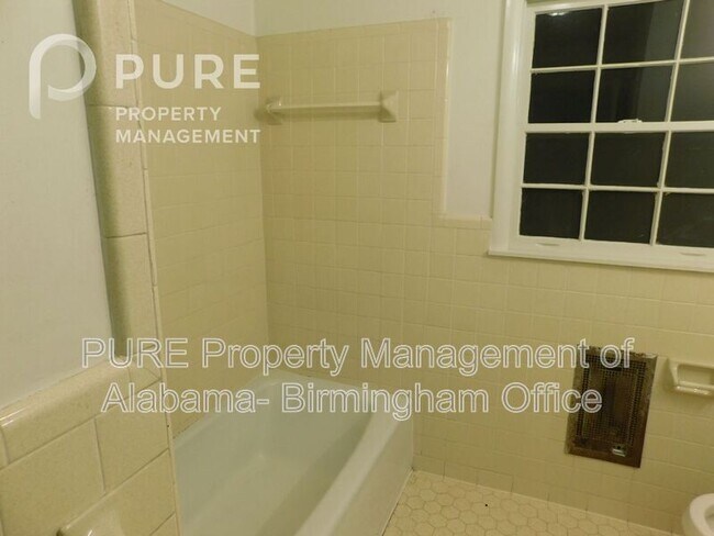 Building Photo - 117 22nd Ave NE