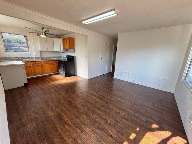 Building Photo - 1508 Sing Loy Ln