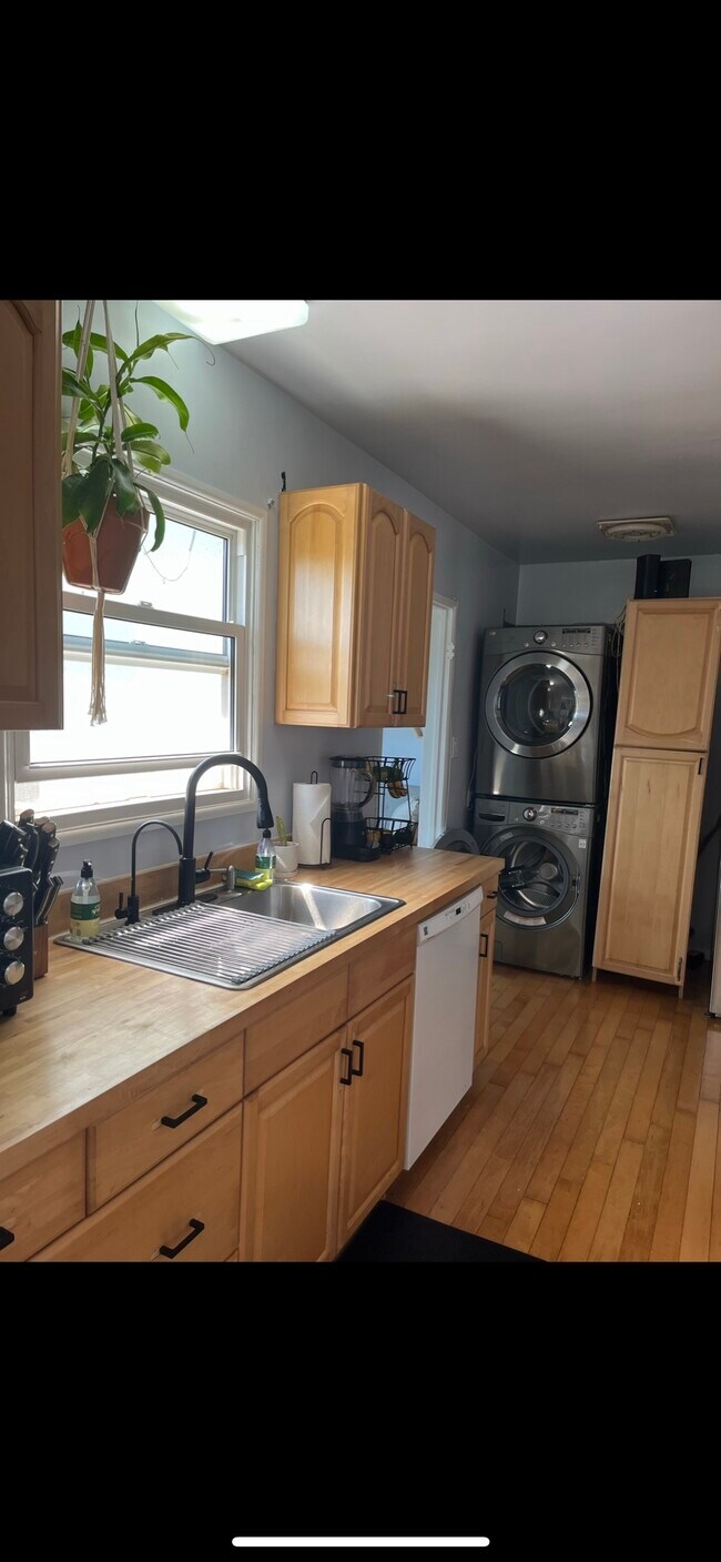 Building Photo - 15607 S Wilton Pl