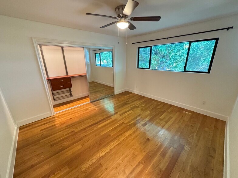 Building Photo - 625 N Hayworth Ave