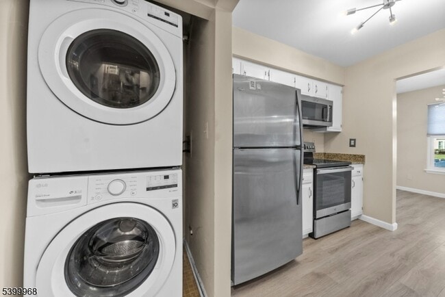 Building Photo - 1 Almond Dr