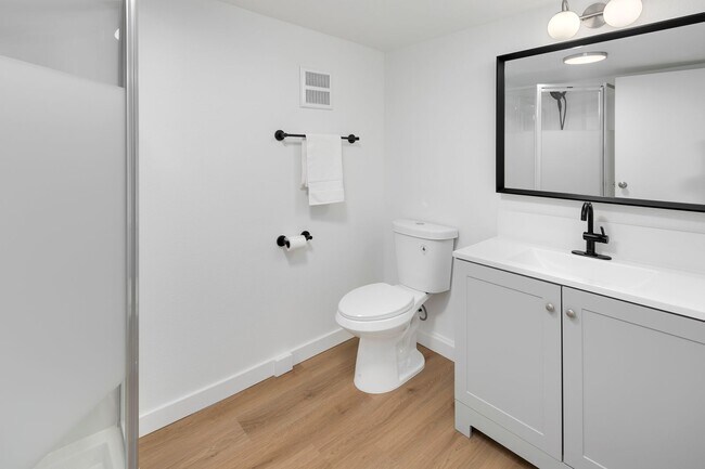 Building Photo - 5646 Ravenna LLC