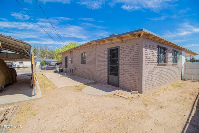 Building Photo - 321 Walsh Ln