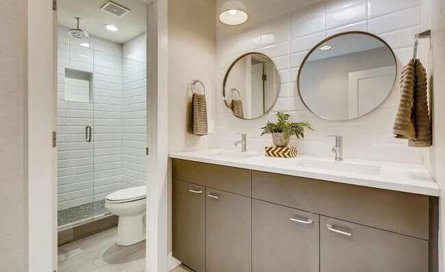 Building Photo - 1334 Osceola St