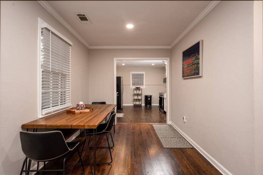 Building Photo - 4858 Carnes Ave