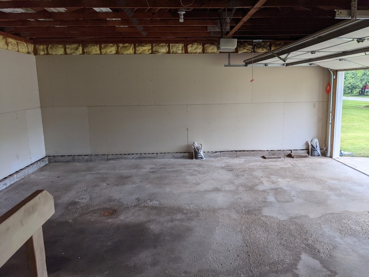 Extra deep garage - 705 Taylor St
