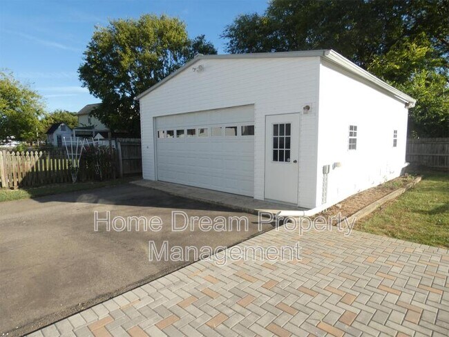 Building Photo - 2623 Van Buren St