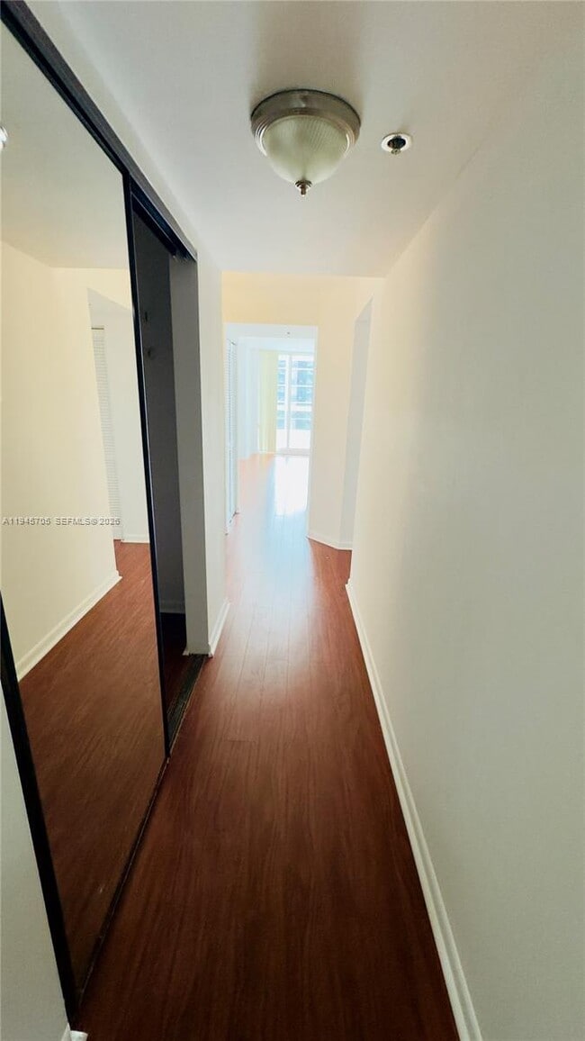 Building Photo - 1717 N Bayshore Dr