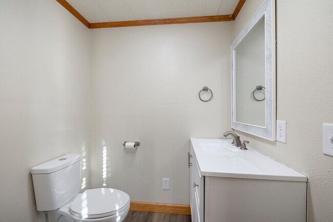 Building Photo - 3 bed / 1.5 Bath Home!