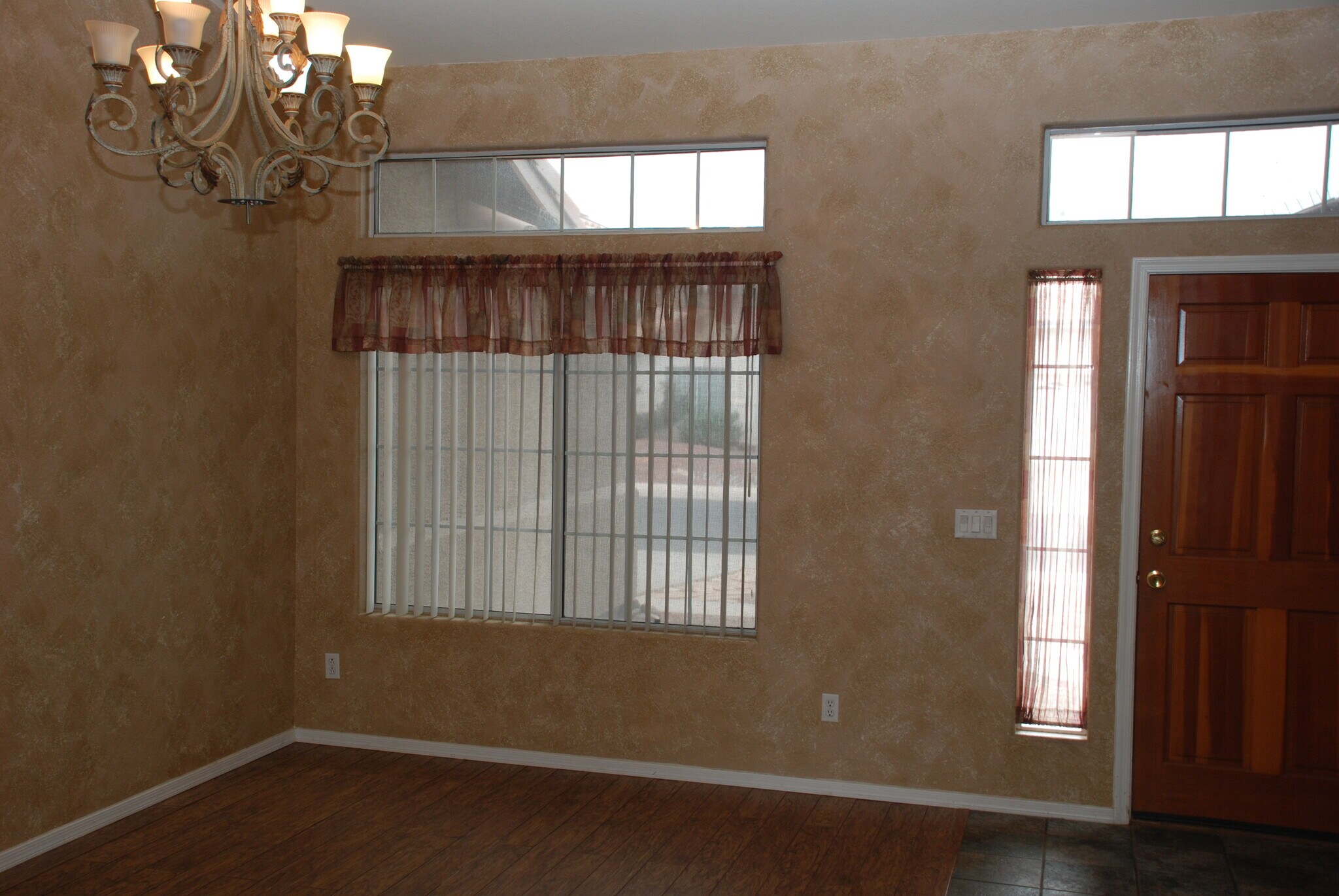 Building Photo - 514 W Laredo Ave