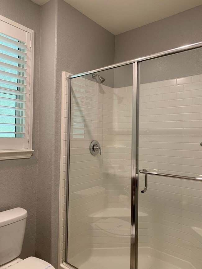 Building Photo - Designer Inspired 4x3 Stunning Home with Bonus Room and 2 Car Garage!