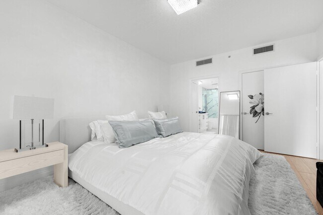 Building Photo - 550 Okeechobee Blvd