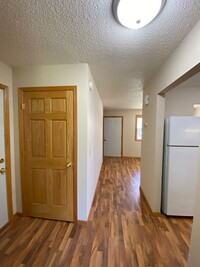 Building Photo - 2 Bed 1 Bath Townhome