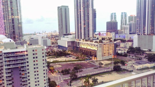 Building Photo - 850 N Miami Ave