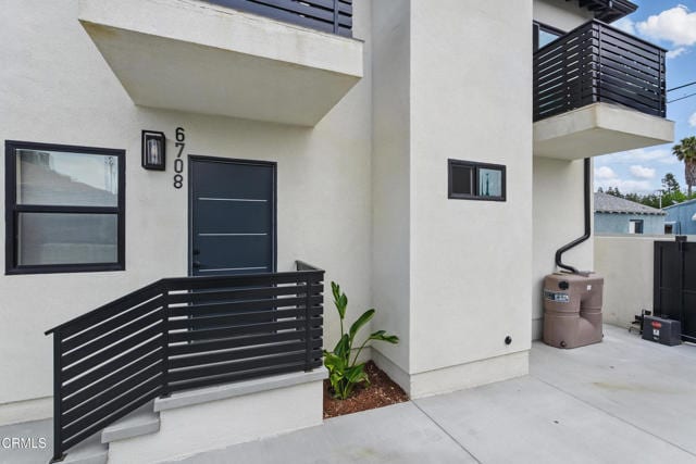 Primary Photo - 6708 Riverton Ave