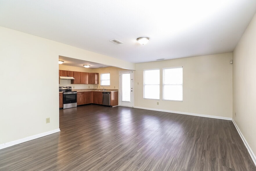 Building Photo - 1018 Allegiance Dr