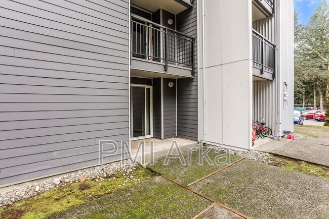 Building Photo - 14404 NE 31st St