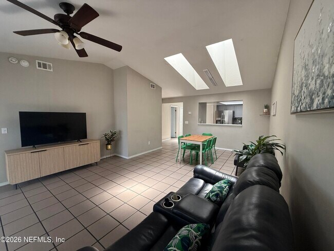 Building Photo - 2360 Bitternut Way