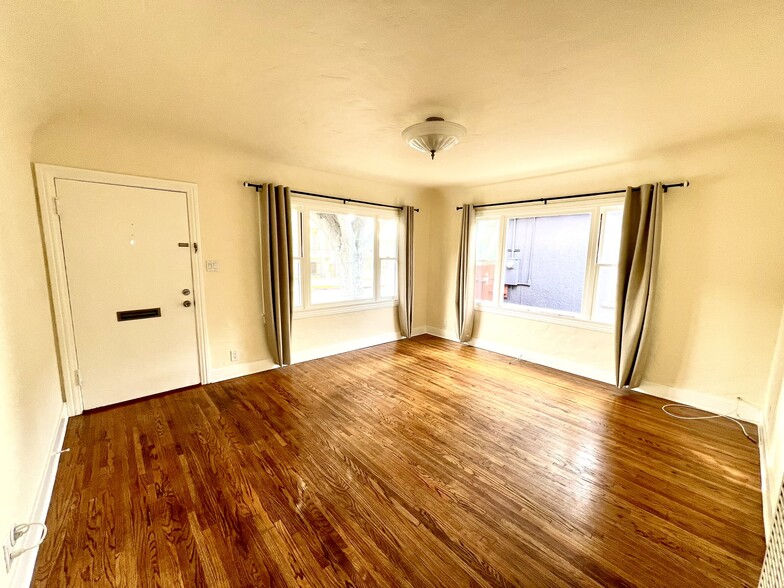 Building Photo - 11569 Iowa Ave