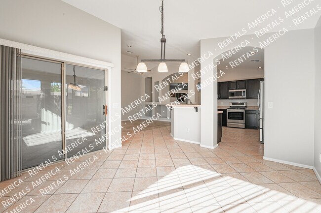 Building Photo - 703 W Canary Way