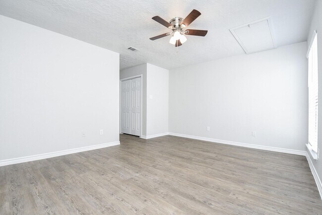 Building Photo - 13151 Walden Rd