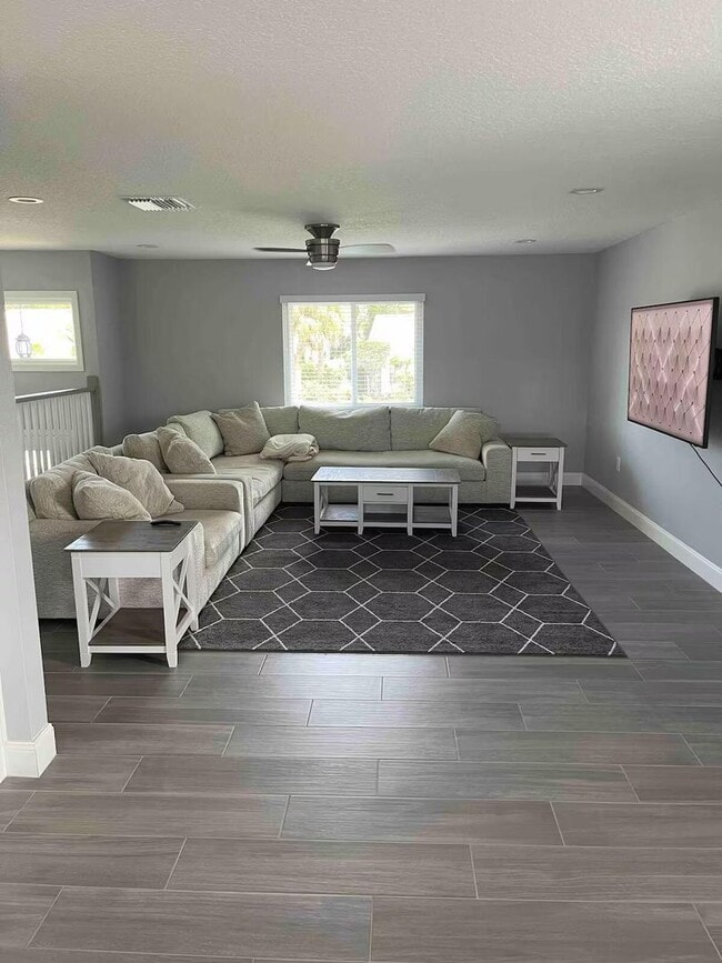 Building Photo - 4 Bed/2 Bath Waterfront Paradise with Pool, Dock & Gulf Access in Baileys Bluff