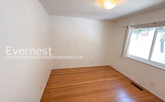 Building Photo - 4-Bed/2-Bath/Available Now!