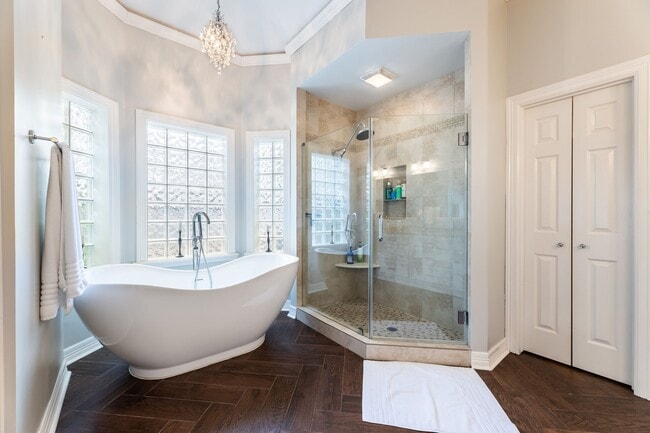 Building Photo - 10 Acorn Cluster Ct