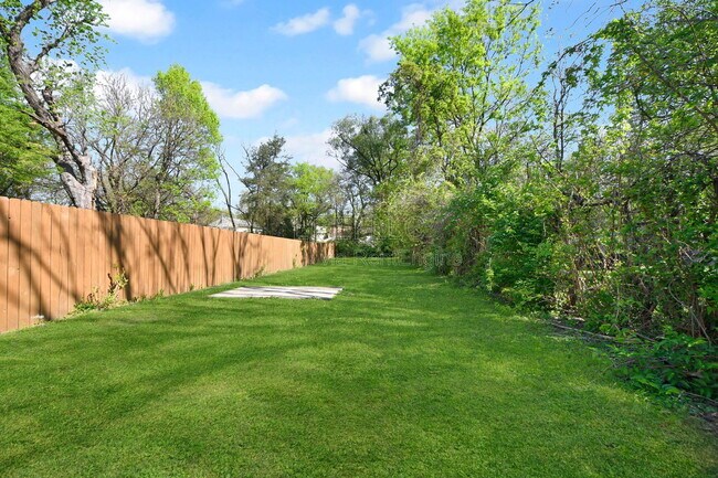 Building Photo - 2645 Grand Ave