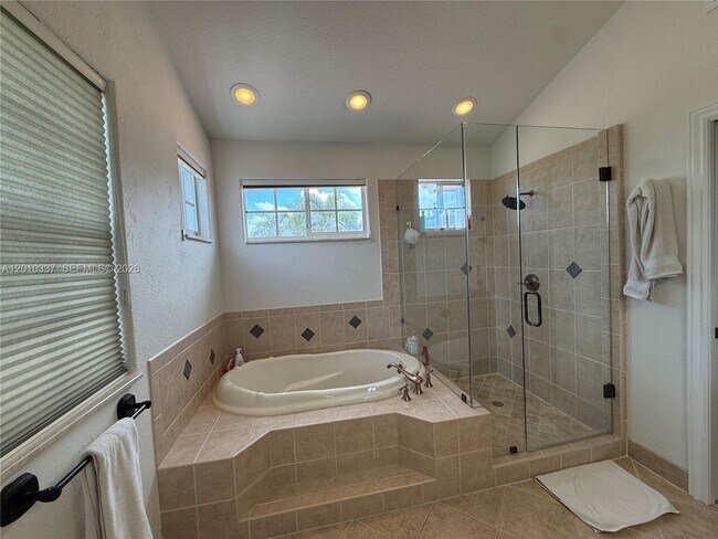 Building Photo - 1070 Capistrano