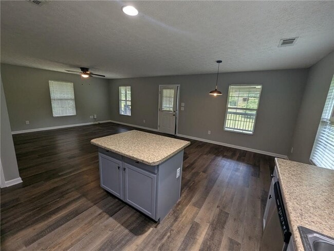 Building Photo - 58 Pinewood Dr