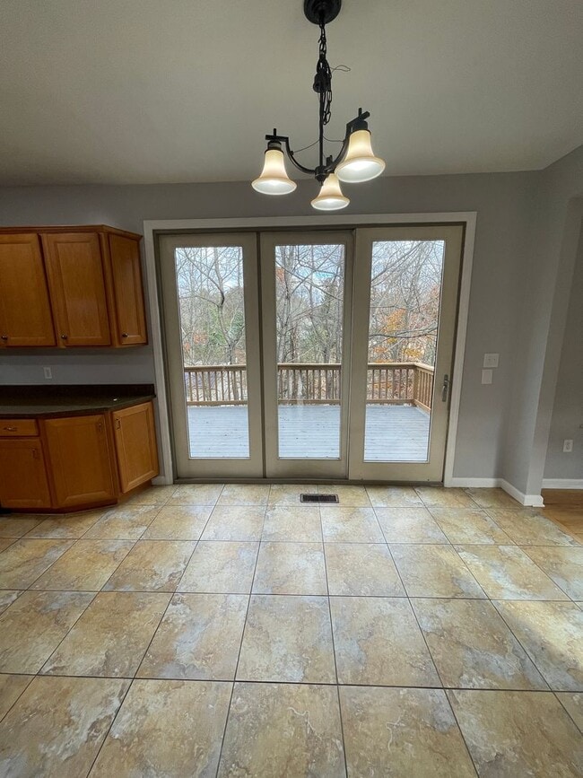 Building Photo - 1513 King Henry Dr