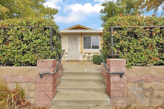 Building Photo - 6533 Greenback Ln
