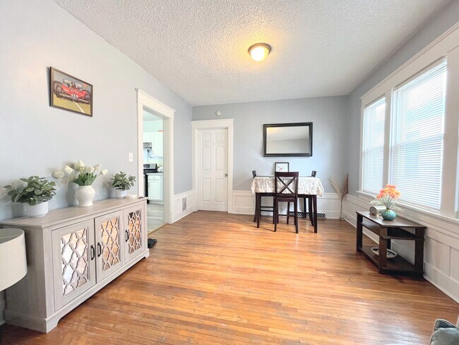 Building Photo - 497 Colvin Ave