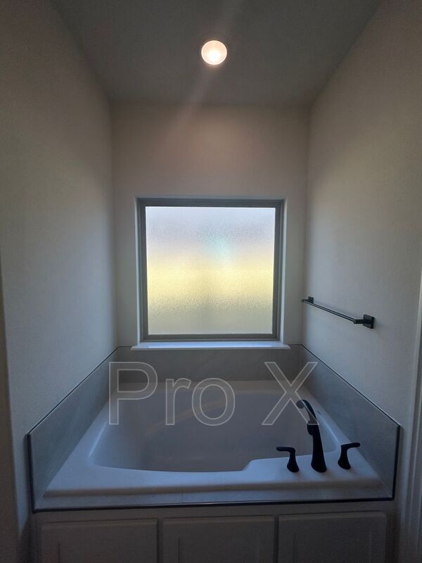 Building Photo - 2401 Salmon St