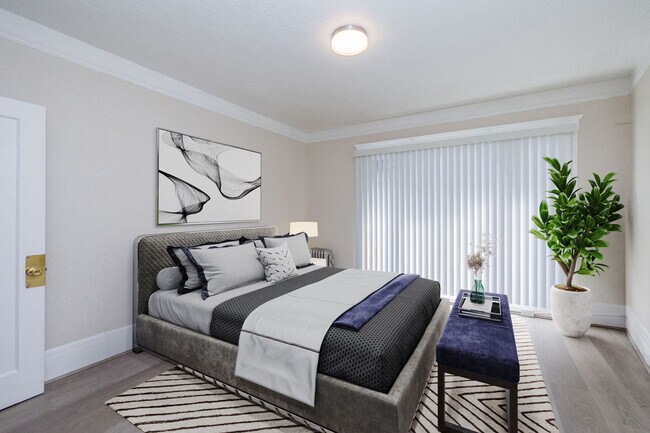 Interior Photo - 240 Grand