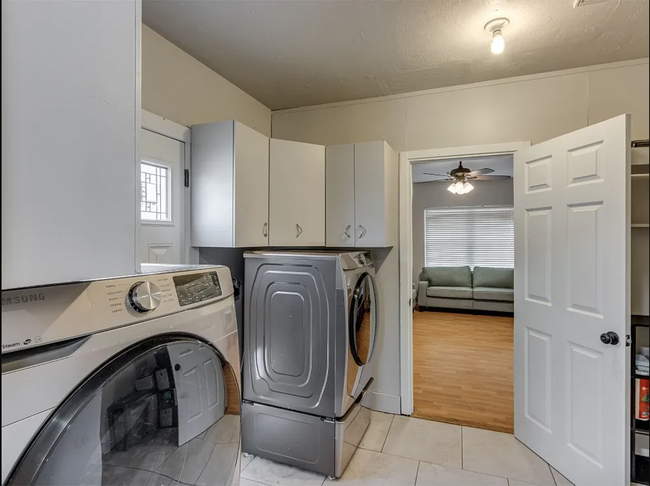 Laundry room - 2516 NW 49th St